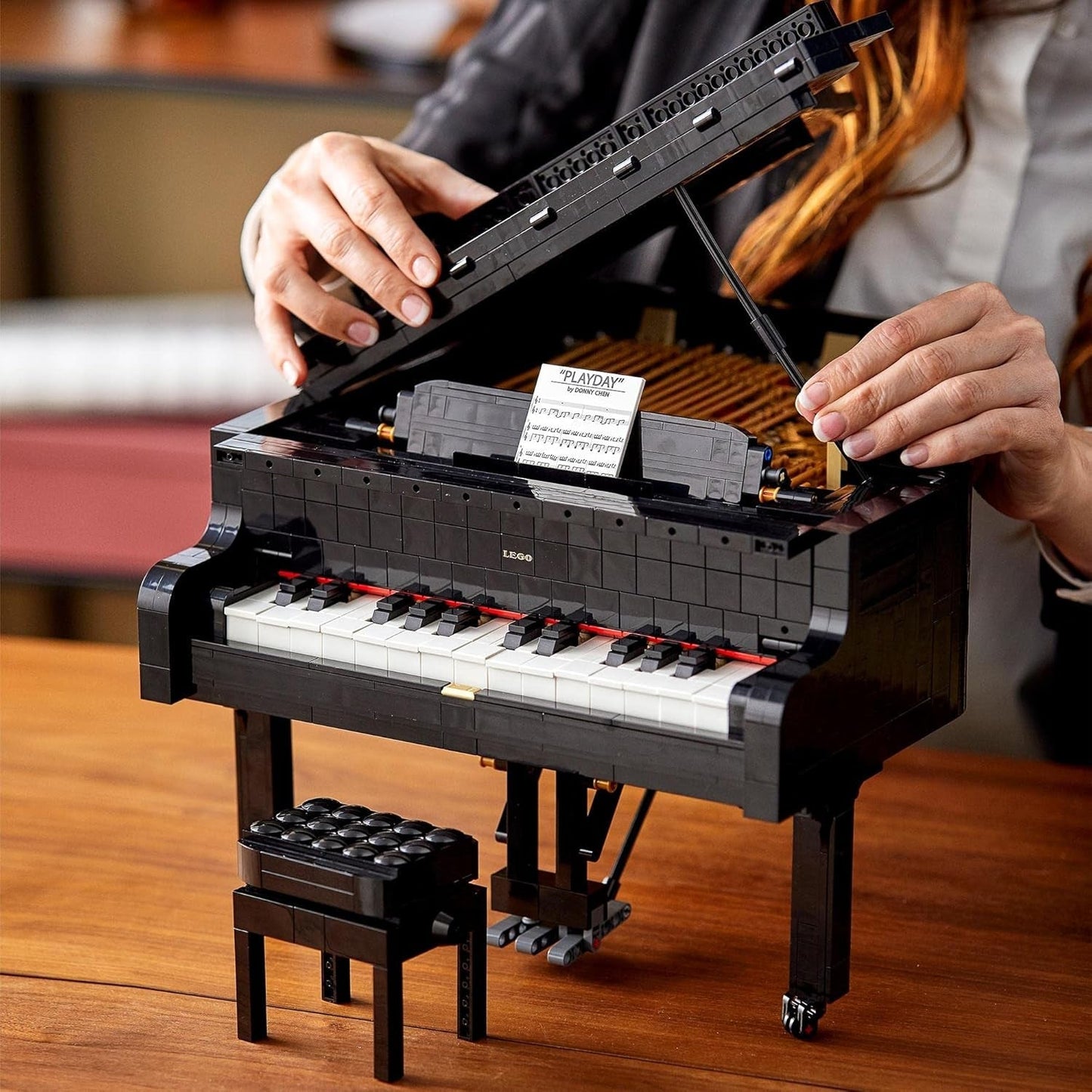 Pianoforte a coda da concerto LEGO Ideas (21323); Set da costruzione; Il tuo pianoforte da concerto; Fantastico progetto di modellismo per pianisti, musicisti, amanti della musica o hobbisti di talento (3.662 pezzi) Set da costruzione Besuche den LEGO-Store