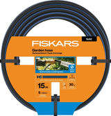 Fiskars Tubo da giardino S, Solido, Tubo dell'acqua per irrigazione manuale, 13 mm (1/2"), Lunghezza: 15 m, Collegamento universale, Protezione UV, Protezione antigelo, Resistente alla torsione, Blu, 1076049