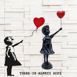 Ragazza carina con palloncino Scultura in resina Decorazione per la casa Statua Banksy Ragazza con cuore rosso Figura di palloncino Scultura d'arte moderna per decorazione da scaffale da tavolo Statue e sculture Naty Shop