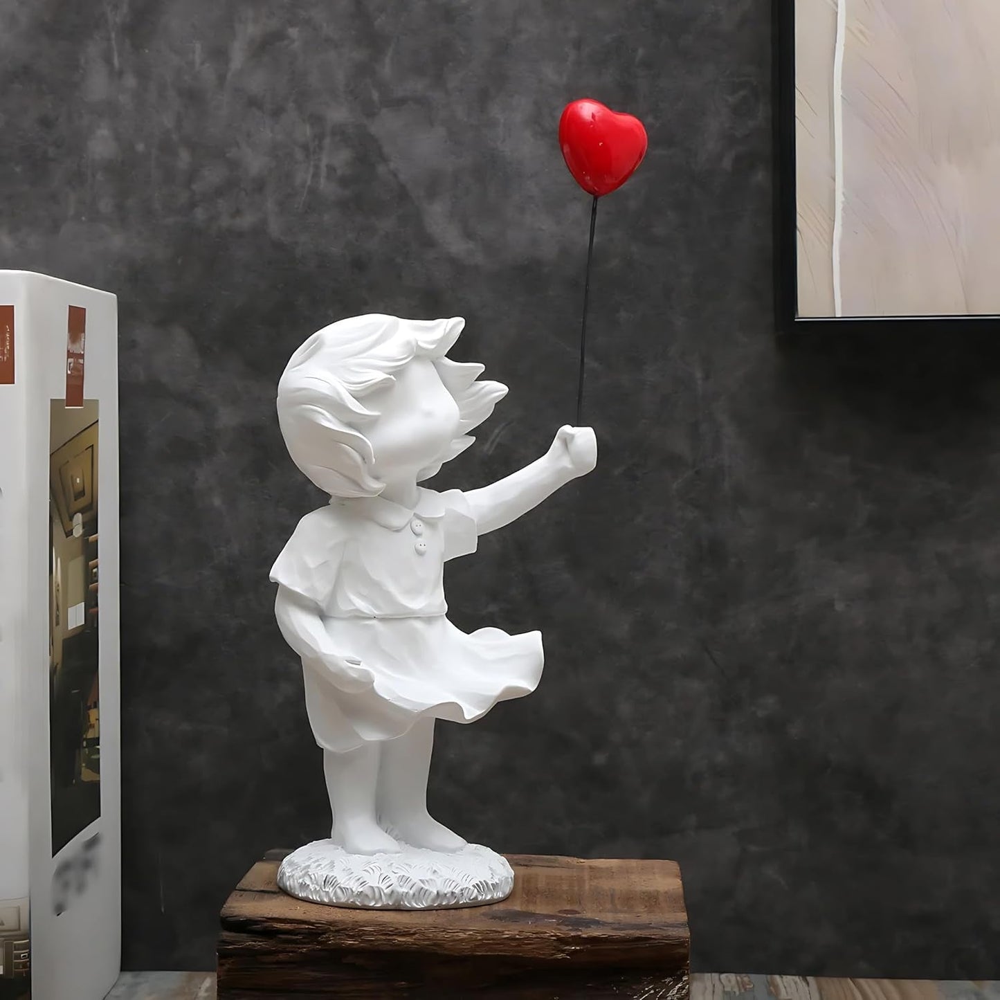 Cute Balloon Girl Scultura in resina Decorazioni per la casa Statua Banksy Cuore rosso Ragazza Palloncino Figura Scultura di arte moderna per tavolo Scaffale Decor Statue e sculture Naty Shop Palloncino bianco