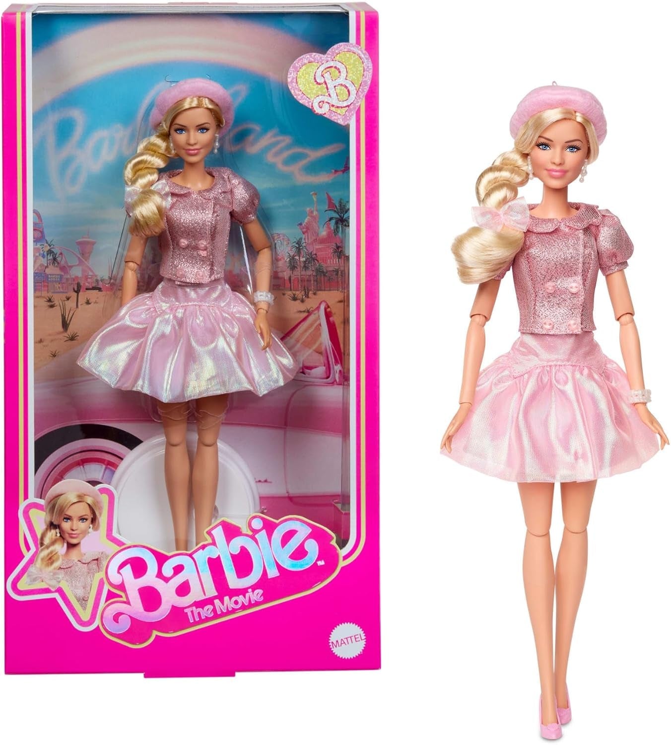Barbie Il film basato sul film Margot Robbie nei panni di Barbie, personaggio da collezione in camicetta rosa e gonna in tulle con acconciatura stilizzata e gioielli abbinati JBJ53