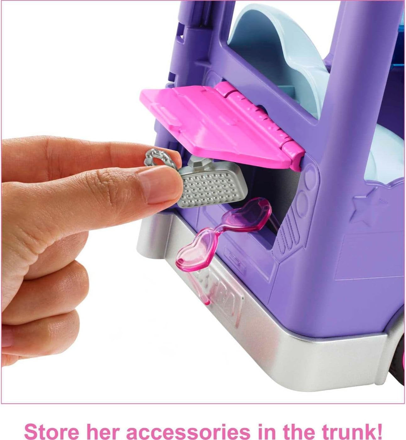 Barbie Extra Mini Minis, bambola Extra Mini Minis con furgone da turismo extra glitter, inclusa postazione trucco e accessori per spettacoli, regalo per bambini, giocattolo dai 3 anni in su, HKF84