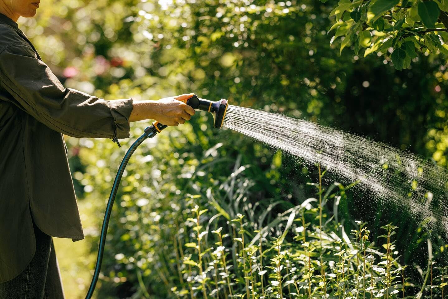 Fiskars S Tubo da giardino, Serie X, Tubo dell'acqua per irrigazione manuale, 13 mm (1/2"), Lunghezza: 15 m, Collegamento universale, Protezione UV, Protezione antigelo, Resistente alla torsione, Blu, 1076044