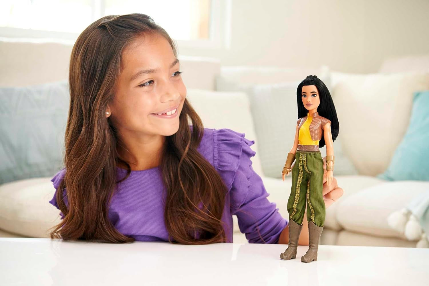 Mattel Disney Toy Raya bambola articolata con vestiti e accessori Regalo ispirato al film Disney per bambini HLX22