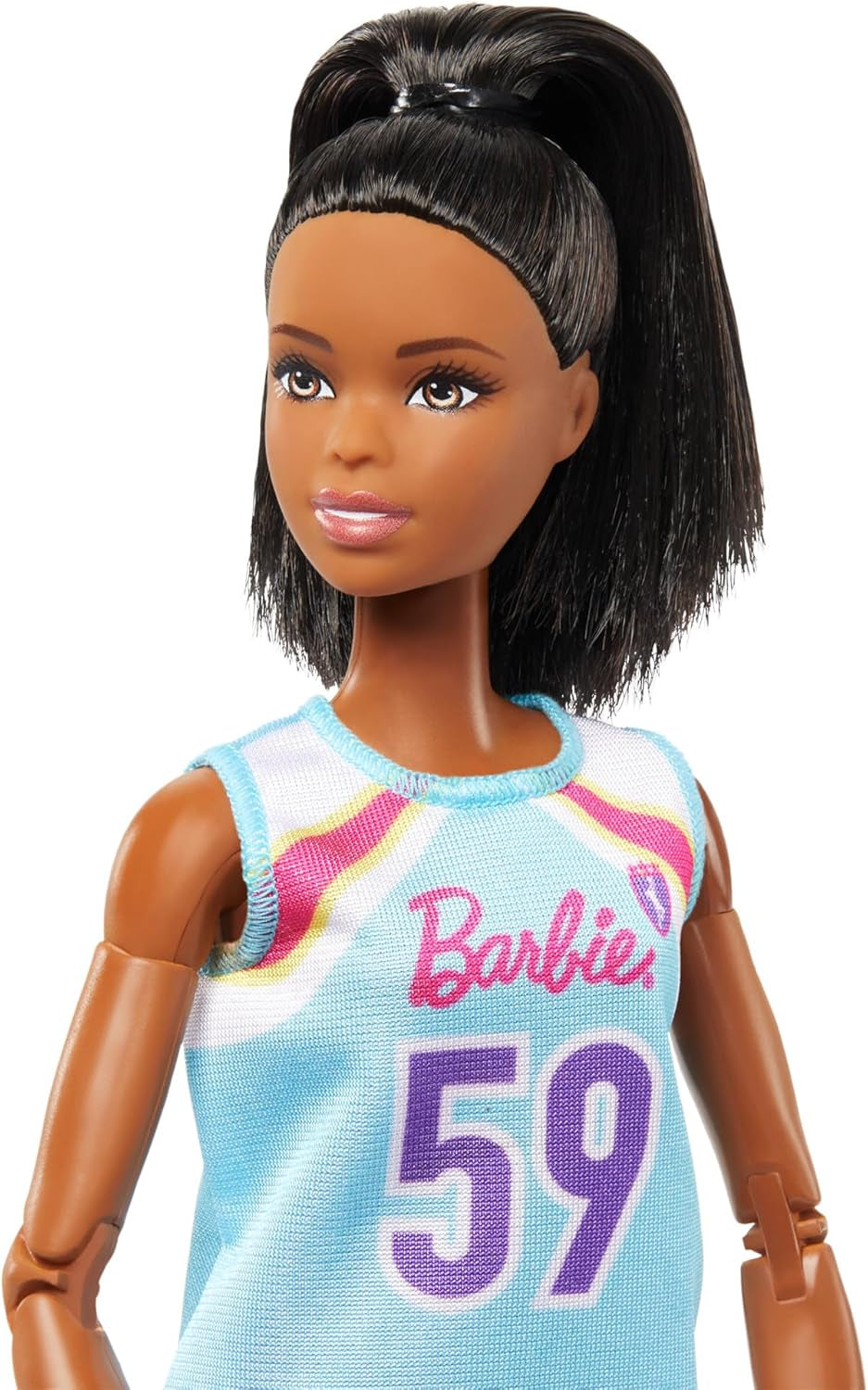Barbie Made to Move Bambola e accessori, Giocatrice di basket bruna con vestito sportivo e palla staccabili, 22 giunti snodati, HKT74