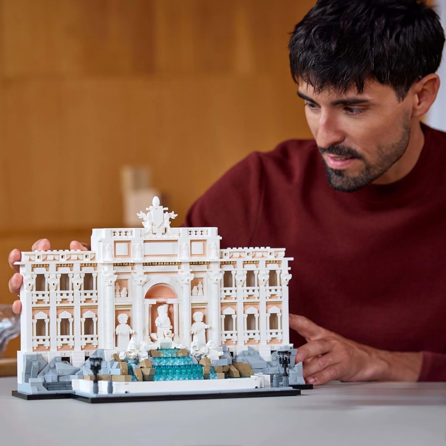 LEGO Architecture Fontana di Trevi - Modello di un punto di riferimento a Roma con sculture di Minifigure - pezzo da collezione per ufficio e soggiorno - regalo per adulti e amanti dell'architettura 21062 Set da costruzione Besuche den LEGO-Store
