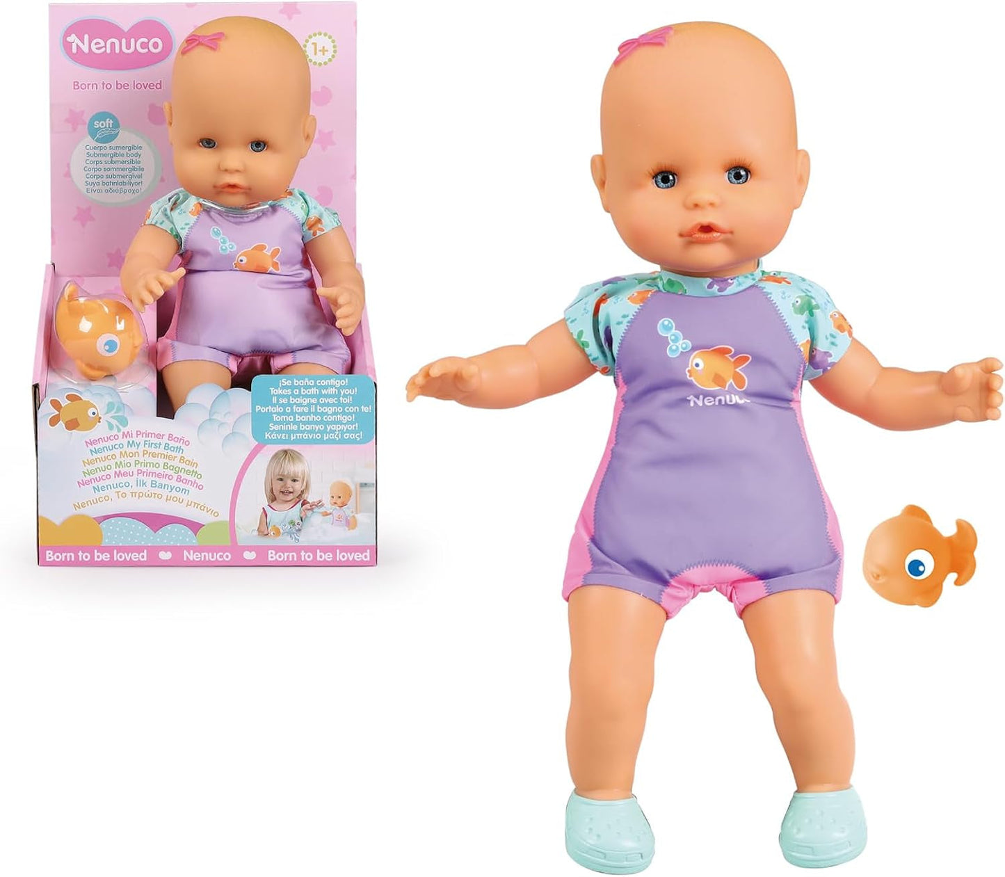 Il mio primo bagno: Una bambola morbida con il corpo impermeabile, adatta per l'uso in bagno, in piscina e al mare. Include un costume da bagno e un pesce nell'acqua.