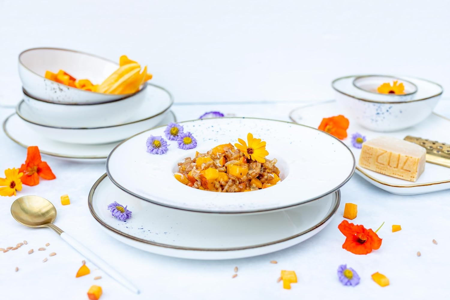 MÄSER Serie Pintar Servizio da tavola di alta qualità per 4 persone, 16 pezzi, smalto aperto, macchie marroni e bordo fine, porcellana effetto vintage fatta a mano