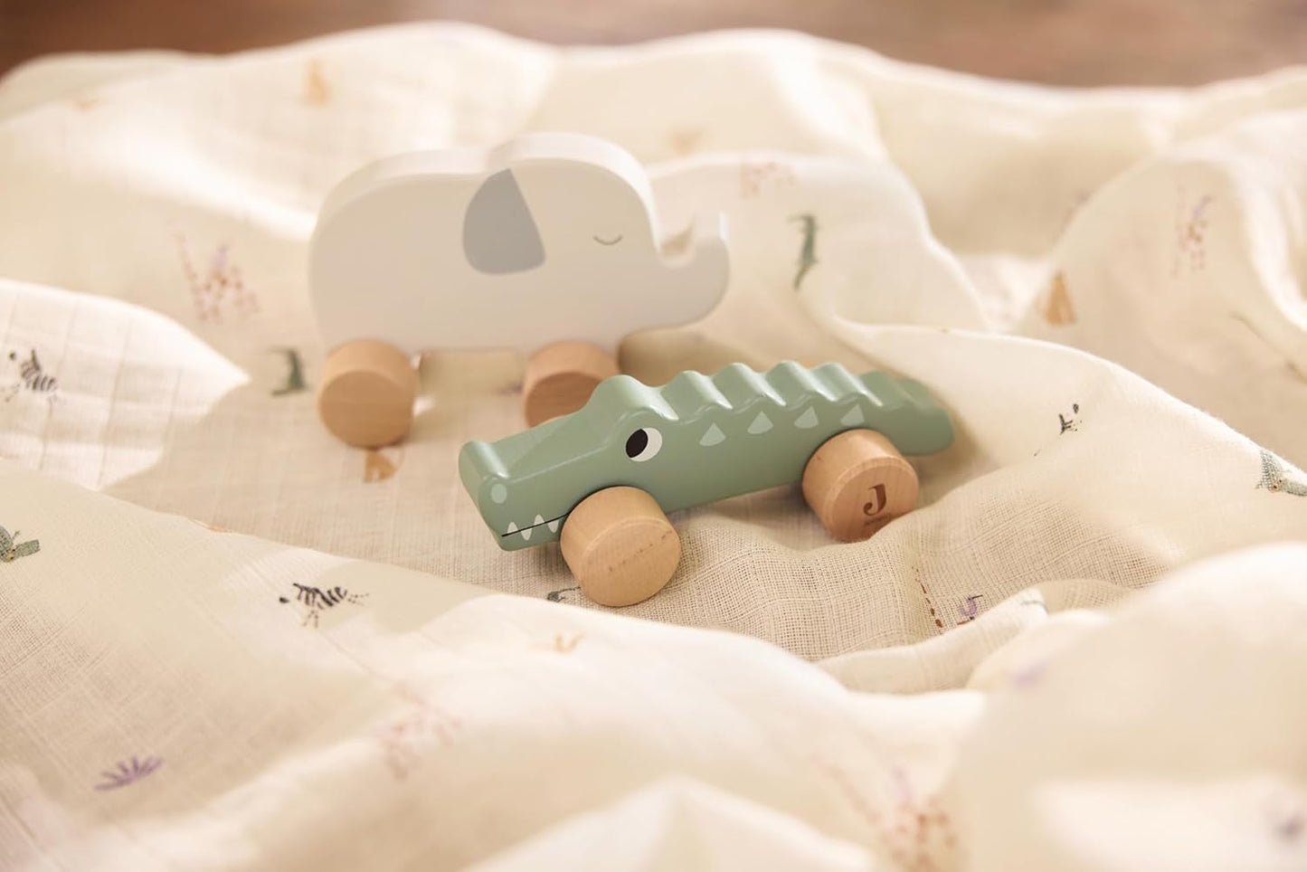 Jollein 112-001-67090 Giocattolo in legno su ruote, verde Baby Toys Naty Shop
