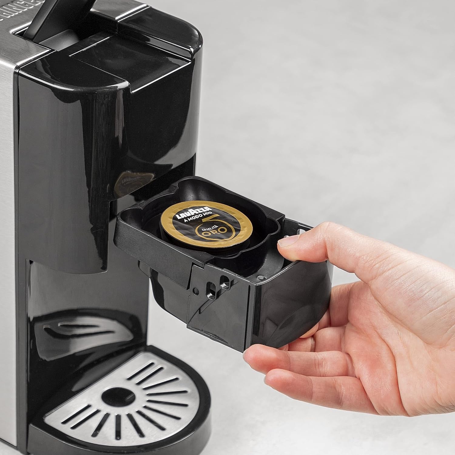 Macchina per caffè espresso multicapsula Princess 5 in 1 - Compatibile con Nespresso, Dolce Gusto, Lavazza a Modo Mio e cialde ESE, Capacità 0,8 L, 1450 W, Argento, Nero
