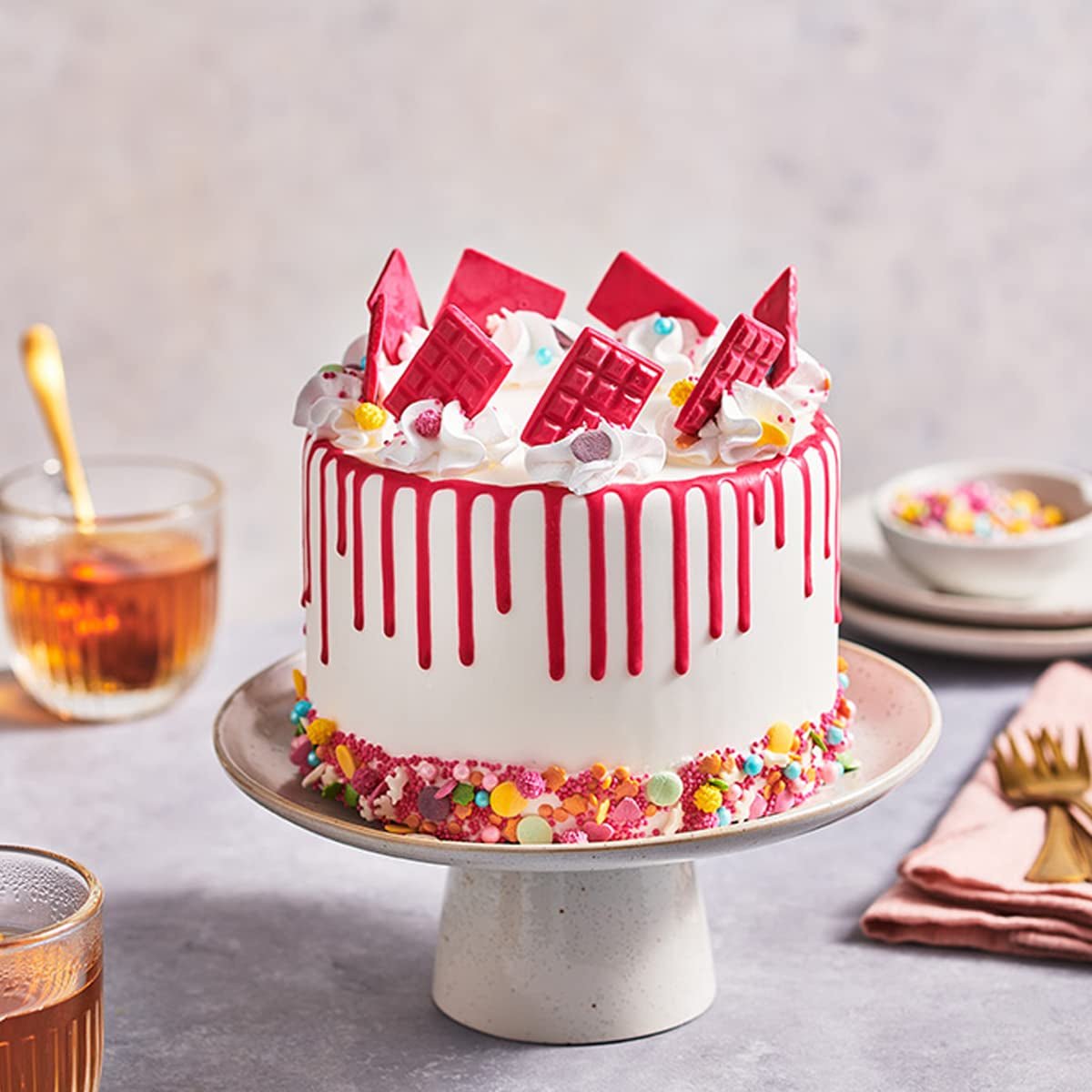 FunCakes Choco Drip Hot Pink (Rosa scuro): sapore delizioso, facile da usare, perfetto per le drip cake, sapore di cioccolato drip. Confezione richiudibile 180 g. Pasta di zucchero Naty Shop