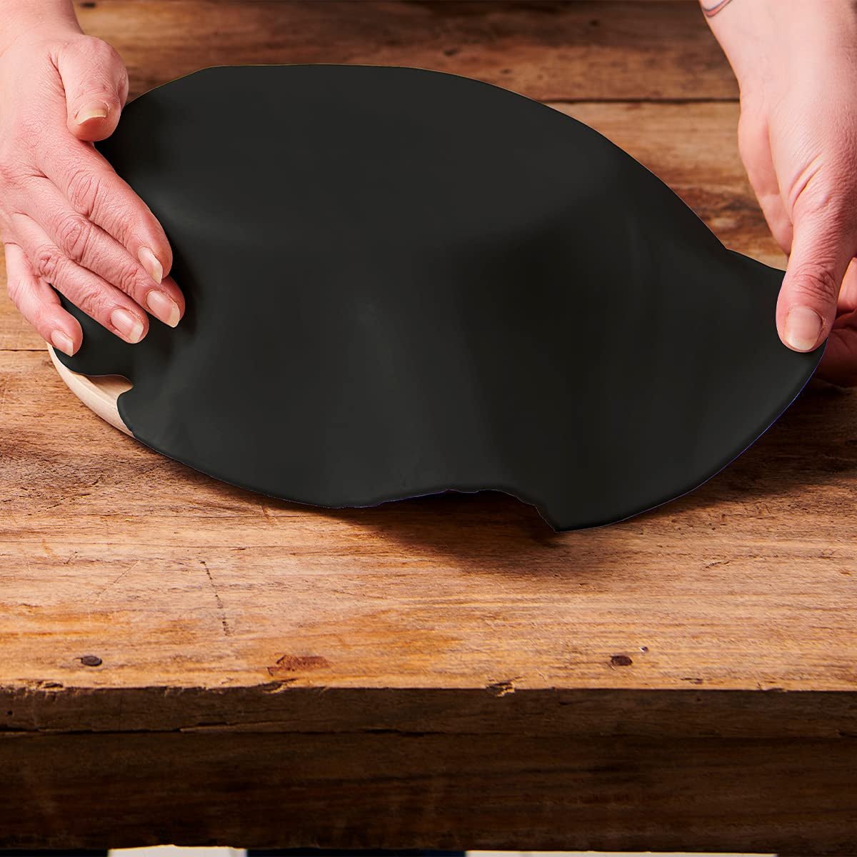 FunCakes Rotolo Arrotolato Disco Fondente Raven Black: Delizioso Gusto Vaniglia, 430g & Rotolo Arrotolato Disco Fondente Rosso Fuoco: Delizioso Gusto Vaniglia, Già Arrotolato, Facile da Usare, 430g Naty Shop Pasta di Zucchero