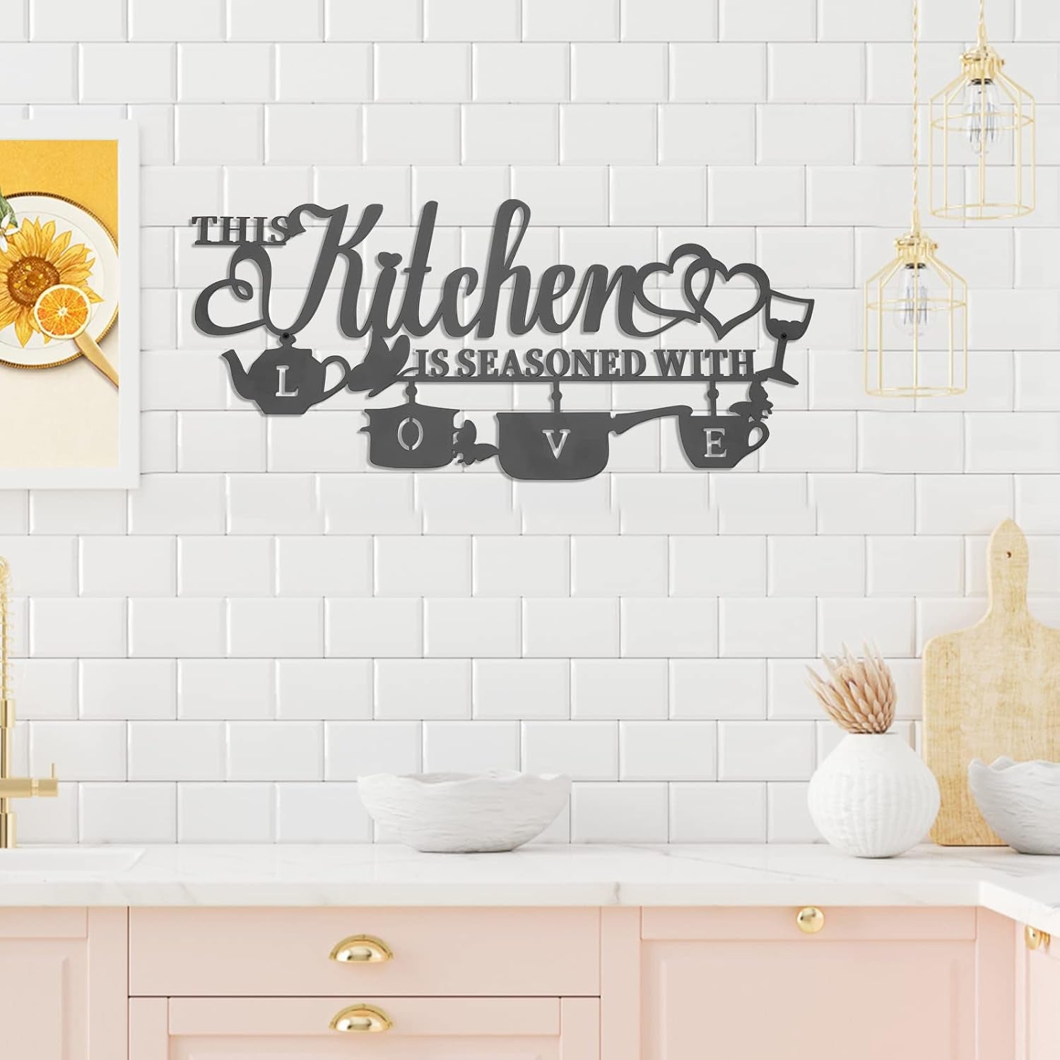 KHayRovies Decorazione da parete per cucina in metallo Questa cucina è condita con amore Targa con nome in ferro rustico con lettere in ferro rustico con citazioni per cucina Rustico Soggiorno Statue e sculture Naty Shop