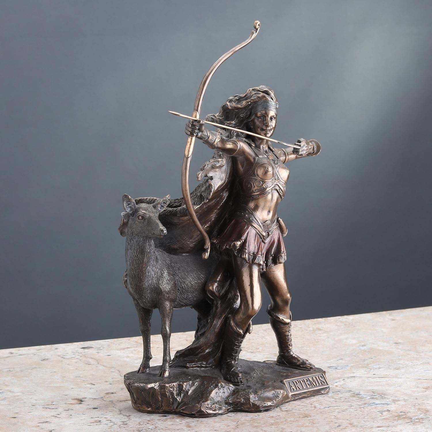 Statua in bronzo della dea della caccia e delle selvagge Naty Shop statuette e sculture