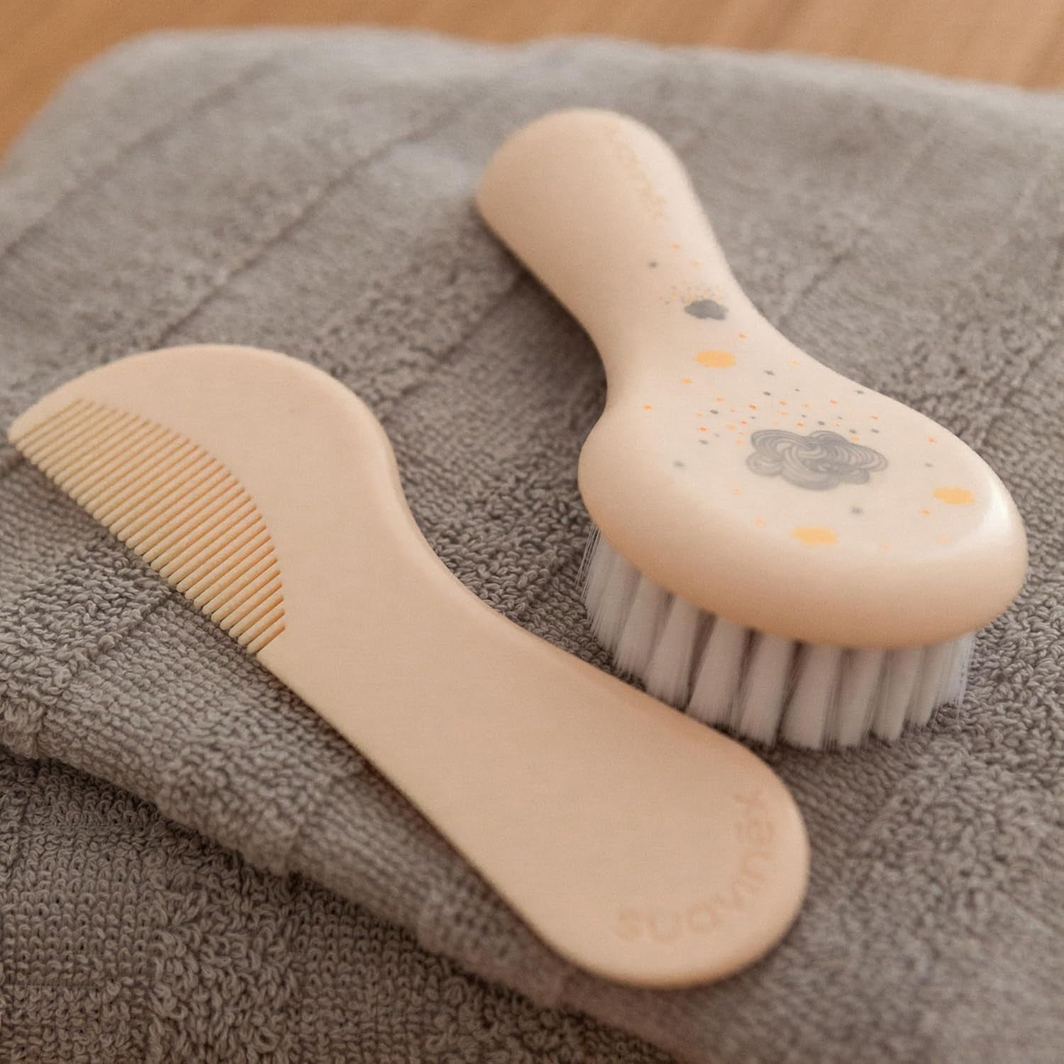 Suavinex 3162385 Pettine con spazzola, bianco Bambini - Bagno e Cura della Pelle Naty Shop