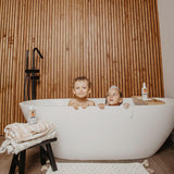 Suavinex, shampoo curativo per bambini da 3 a 10 anni, senza allergeni, senza parabeni, senza siliconi, adatto per pelli sensibili, senza strappi o strappi, 95% ingredienti di origine naturale, Bambini - Bagno e Cura della Pelle Naty Shop