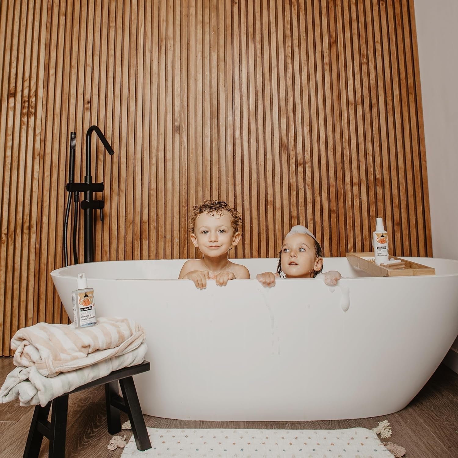 Suavinex, shampoo curativo per bambini da 3 a 10 anni, senza allergeni, senza parabeni, senza siliconi, adatto per pelli sensibili, senza strappi o strappi, 95% ingredienti di origine naturale, Bambini - Bagno e Cura della Pelle Naty Shop