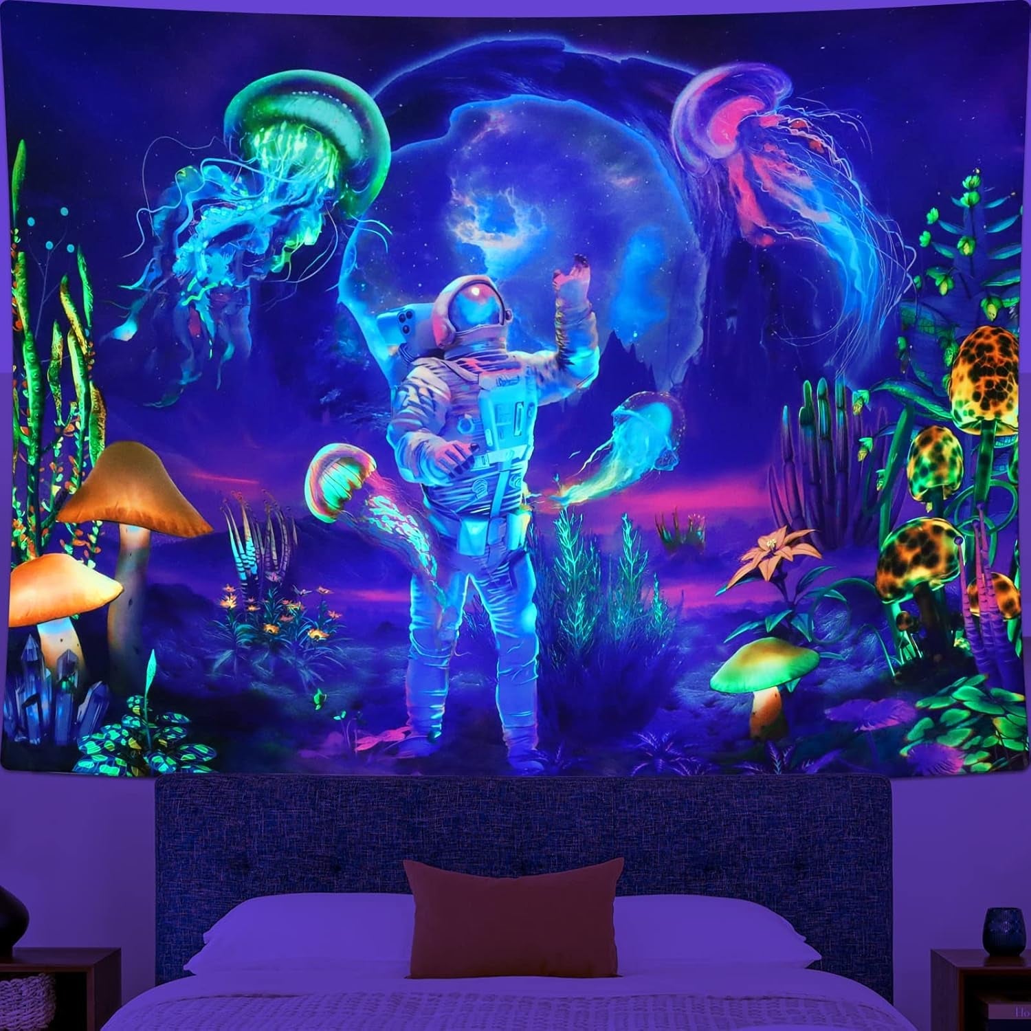 Arazzo betylfoy luce nera astronauta piante reattive meduse Home - Accessori e Decorazioni Naty Shop Astronauti 150L X 130B Cm