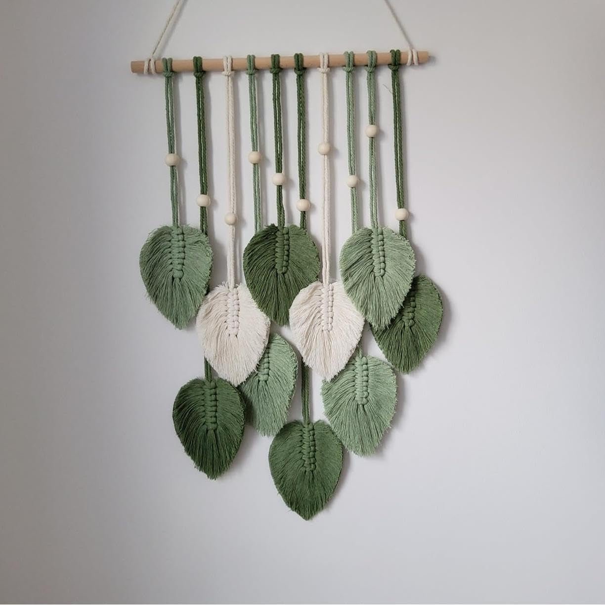 Arazzo verde naturale che decora le pareti della zona notte della camera Casa - Accessori e Decorazioni Naty Shop