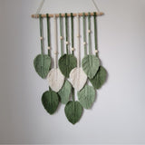 Arazzo verde naturale che decora le pareti della zona notte della camera Casa - Accessori e Decorazioni Naty Shop