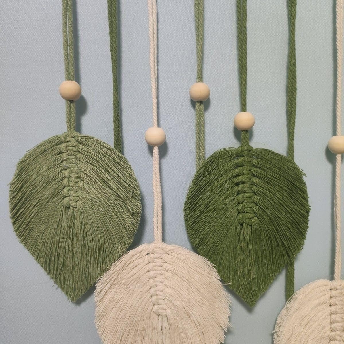 Arazzo verde naturale che decora le pareti della zona notte della camera Casa - Accessori e Decorazioni Naty Shop