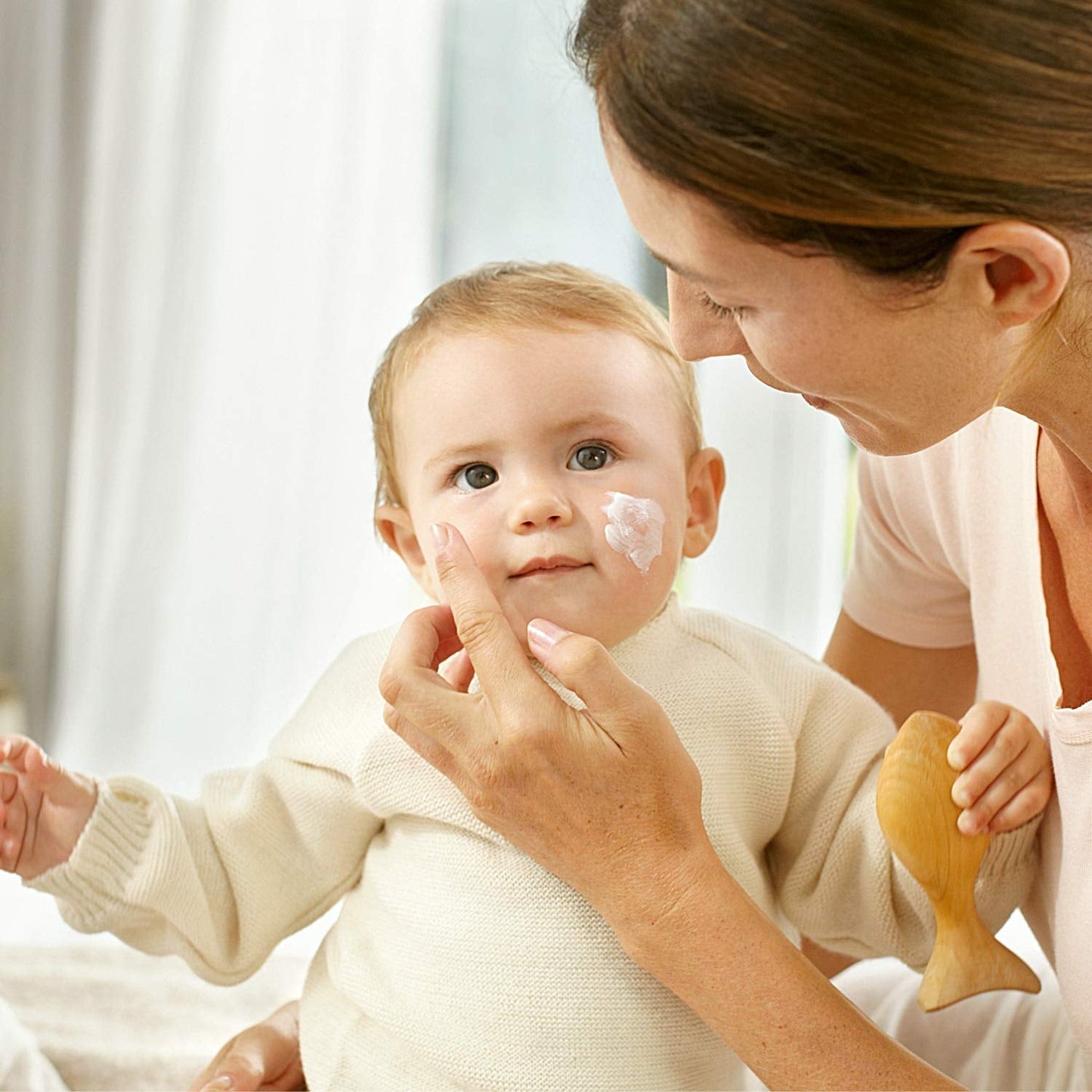 Crema viso alla calendula biologica WELEDA Baby - Crema idratante cosmetica naturale con olio di mandorle e cera d'api per la cura della pelle secca. Crema viso naturale per neonati e bambini (1x 50 ml) Bambini - Bagno e cura della pelle Naty Shop